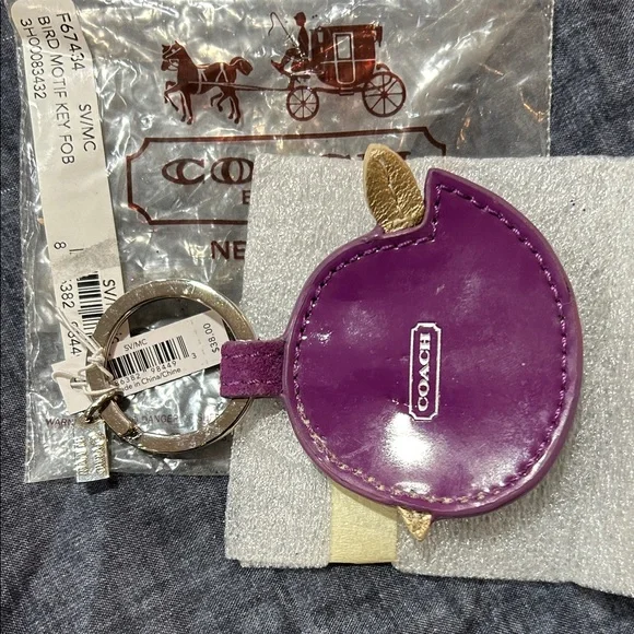 Coach Purple and Cream Bird Keychain Card Holder - Picture 3 of 4